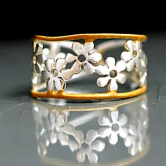 Bohemian Daisy Flower Ring - Picture 1 of 2